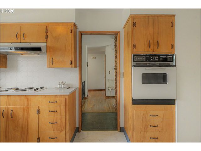14045 Ne SACRAMENTO St, Portland, OR 97230
