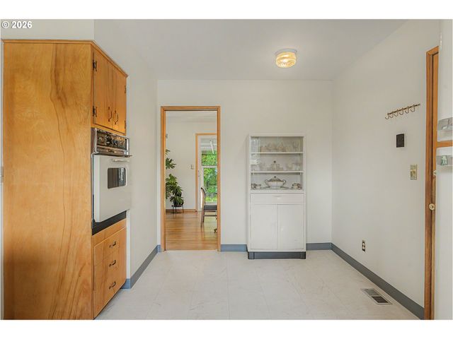 14045 Ne SACRAMENTO St, Portland, OR 97230