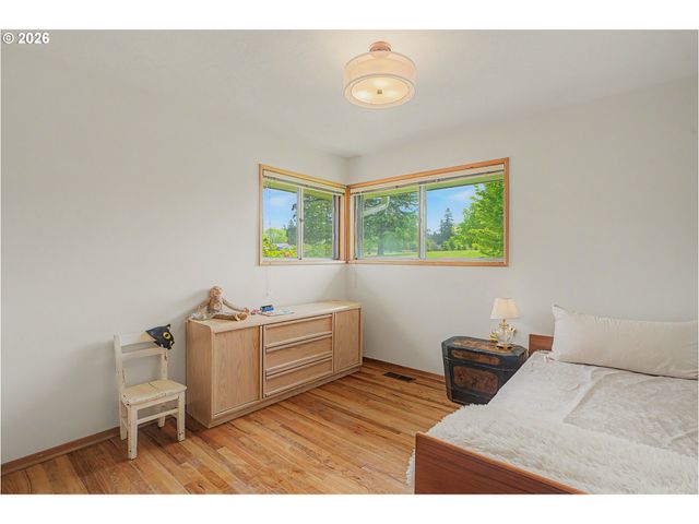 14045 Ne SACRAMENTO St, Portland, OR 97230