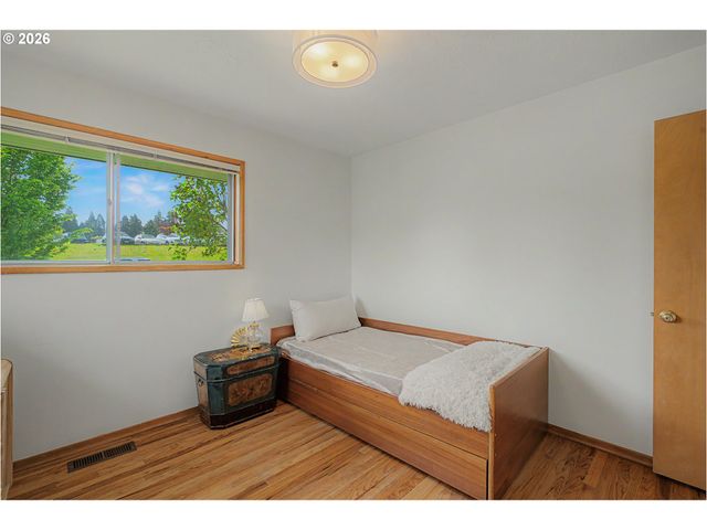 14045 Ne SACRAMENTO St, Portland, OR 97230