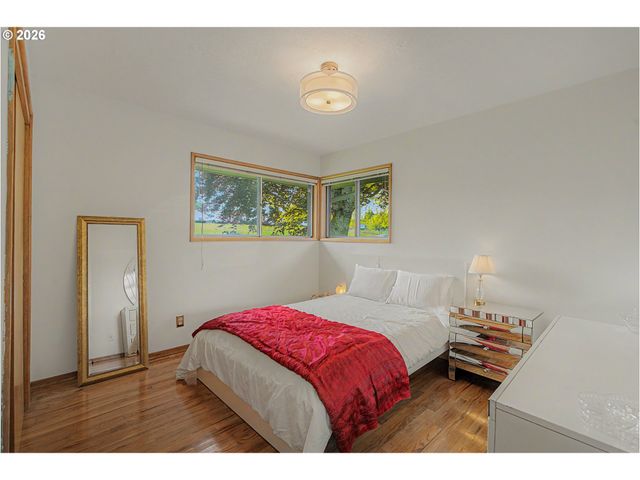 14045 Ne SACRAMENTO St, Portland, OR 97230