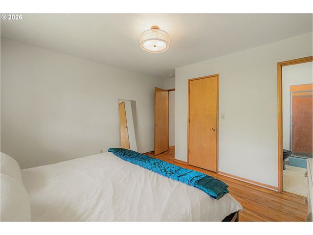 14045 Ne SACRAMENTO St, Portland, OR 97230