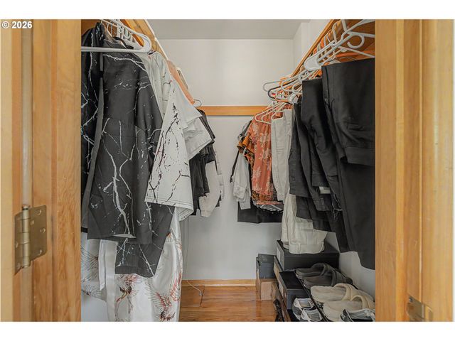 14045 Ne SACRAMENTO St, Portland, OR 97230