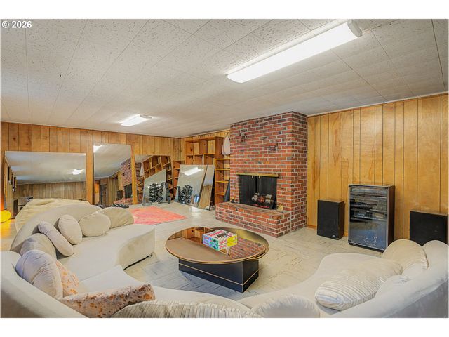 14045 Ne SACRAMENTO St, Portland, OR 97230
