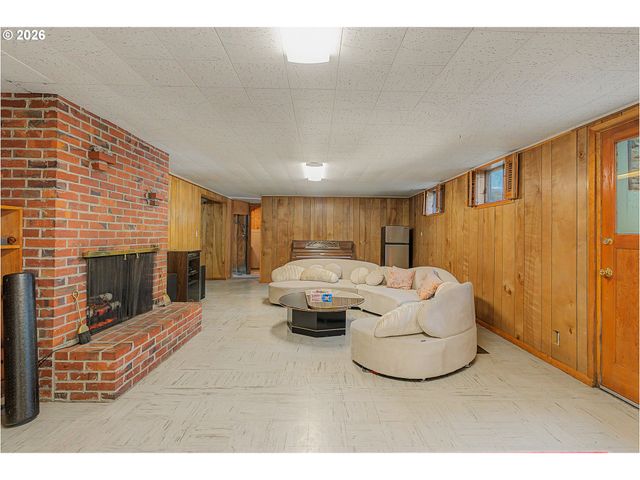 14045 Ne SACRAMENTO St, Portland, OR 97230