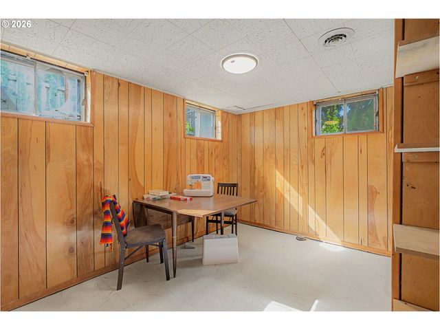 14045 Ne SACRAMENTO St, Portland, OR 97230