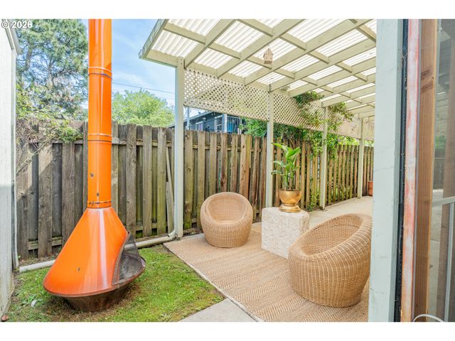 14045 Ne SACRAMENTO St, Portland, OR 97230