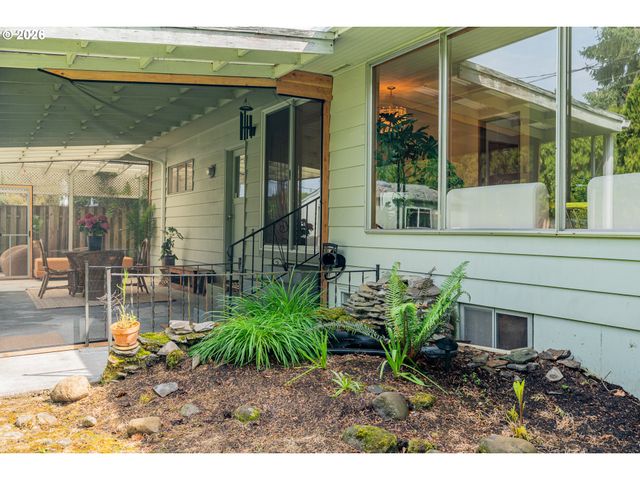 14045 Ne SACRAMENTO St, Portland, OR 97230