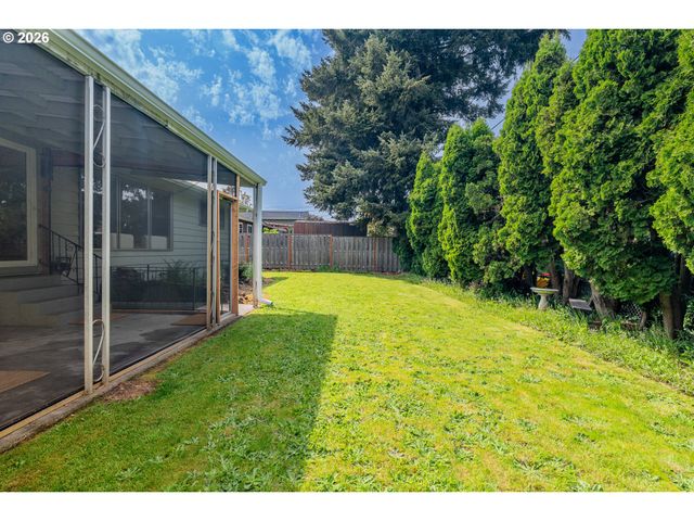 14045 Ne SACRAMENTO St, Portland, OR 97230