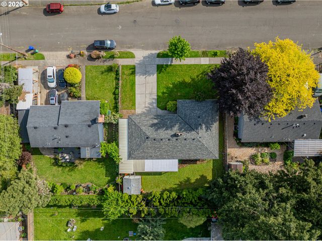 14045 Ne SACRAMENTO St, Portland, OR 97230