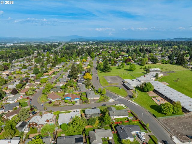 14045 Ne SACRAMENTO St, Portland, OR 97230