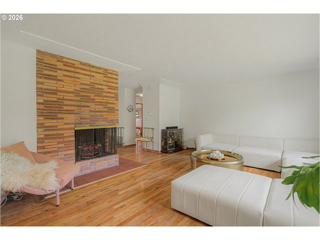 14045 Ne SACRAMENTO St, Portland, OR 97230