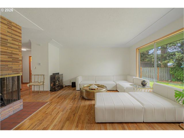 14045 Ne SACRAMENTO St, Portland, OR 97230