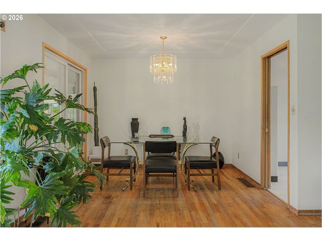 14045 Ne SACRAMENTO St, Portland, OR 97230
