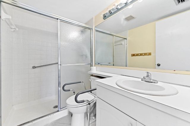 1106 Green Pine Boulevard G3, West Palm Beach, FL 33409