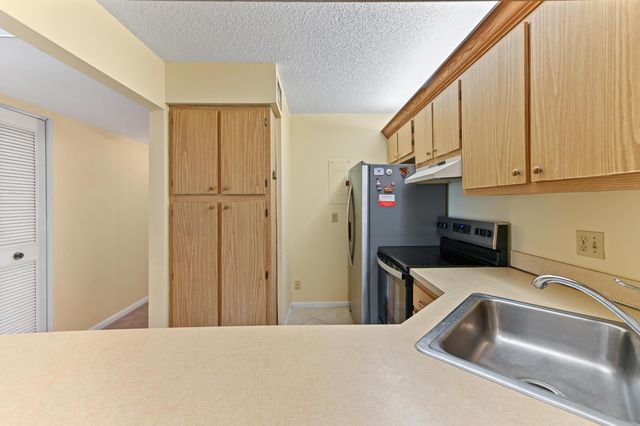 1106 Green Pine Boulevard G3, West Palm Beach, FL 33409