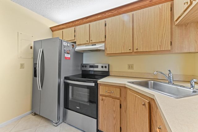 1106 Green Pine Boulevard G3, West Palm Beach, FL 33409