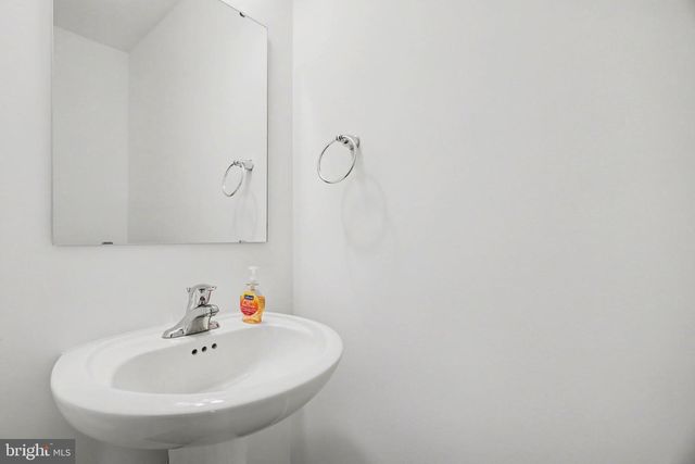 3660 PEBBLE RUN DR, Dover, PA 17315