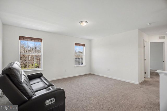 3660 PEBBLE RUN DR, Dover, PA 17315