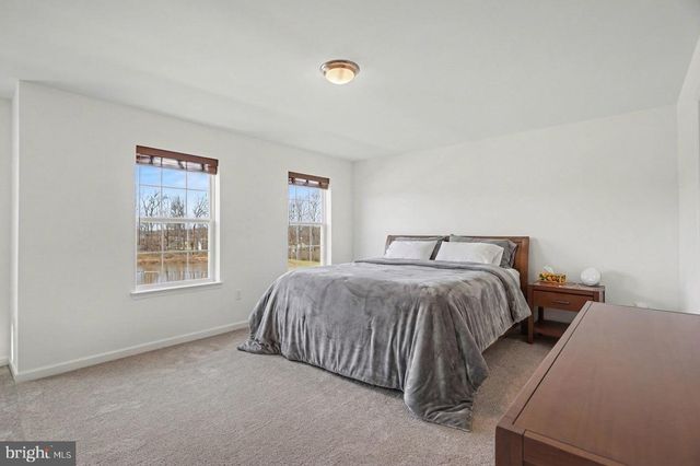 3660 PEBBLE RUN DR, Dover, PA 17315