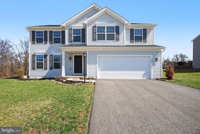 3660 PEBBLE RUN DR, Dover, PA 17315
