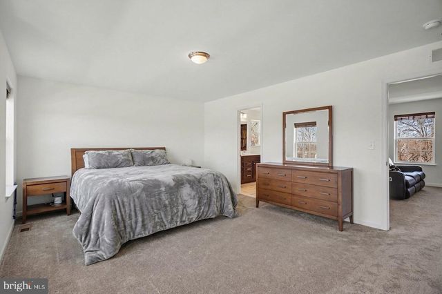 3660 PEBBLE RUN DR, Dover, PA 17315