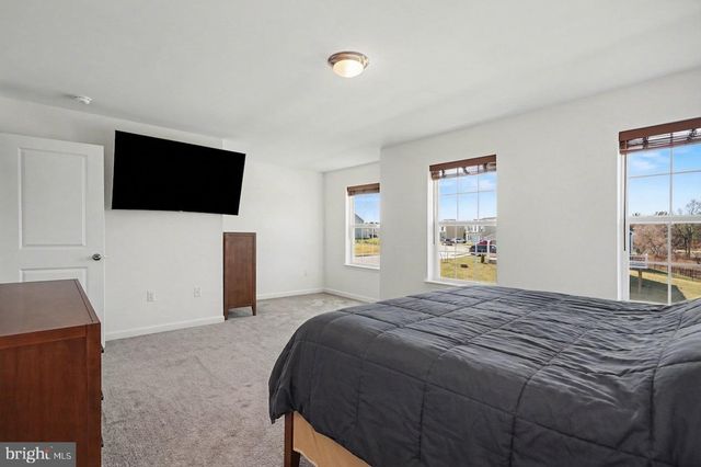 3660 PEBBLE RUN DR, Dover, PA 17315