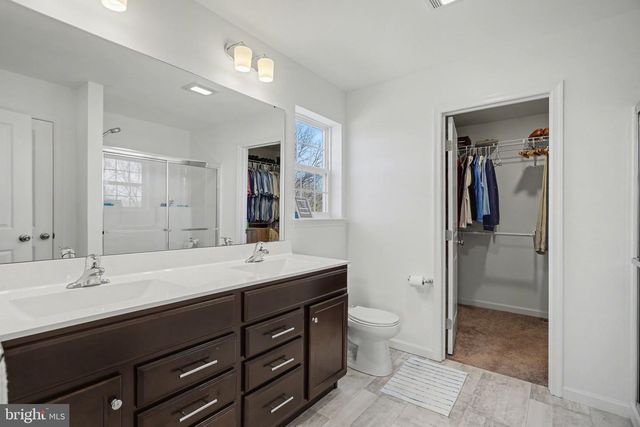 3660 PEBBLE RUN DR, Dover, PA 17315