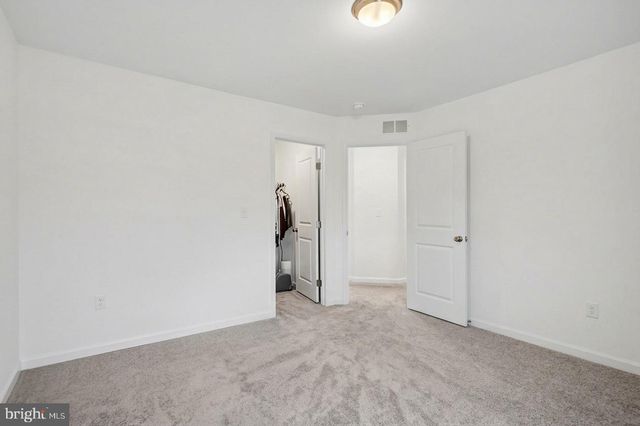 3660 PEBBLE RUN DR, Dover, PA 17315