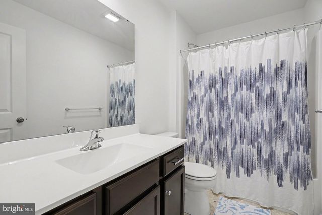 3660 PEBBLE RUN DR, Dover, PA 17315