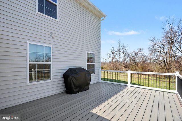 3660 PEBBLE RUN DR, Dover, PA 17315