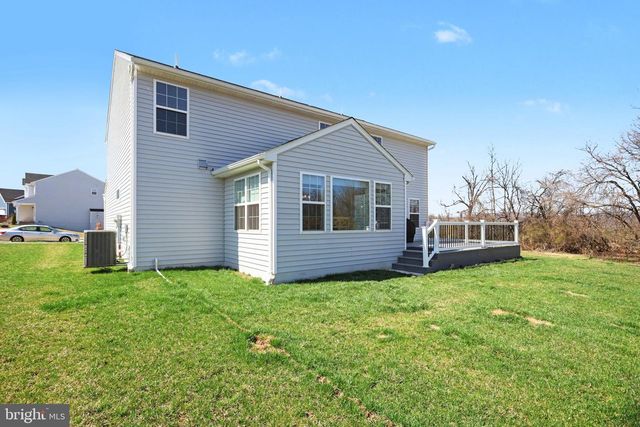 3660 PEBBLE RUN DR, Dover, PA 17315