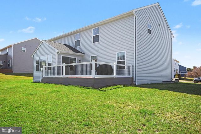 3660 PEBBLE RUN DR, Dover, PA 17315