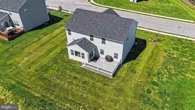 3660 PEBBLE RUN DR, Dover, PA 17315