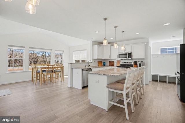 3660 PEBBLE RUN DR, Dover, PA 17315