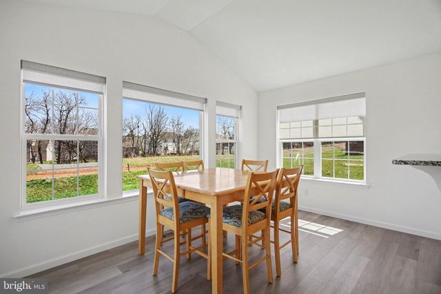 3660 PEBBLE RUN DR, Dover, PA 17315