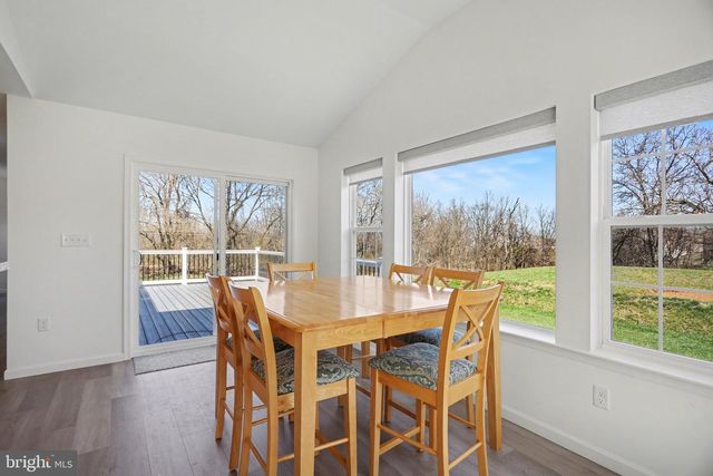 3660 PEBBLE RUN DR, Dover, PA 17315