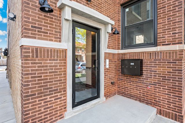 6336 N Fairfield Avenue, Chicago, IL 60659