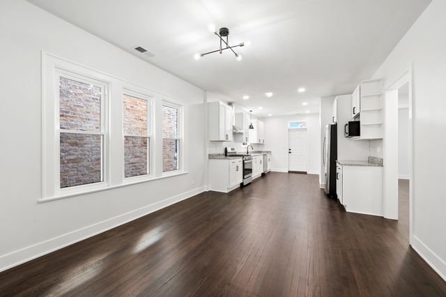 6336 N Fairfield Avenue, Chicago, IL 60659