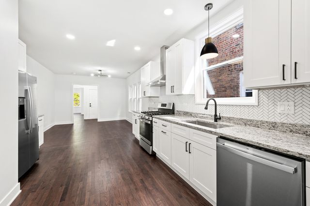 6336 N Fairfield Avenue, Chicago, IL 60659