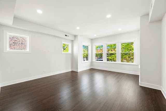 6336 N Fairfield Avenue, Chicago, IL 60659