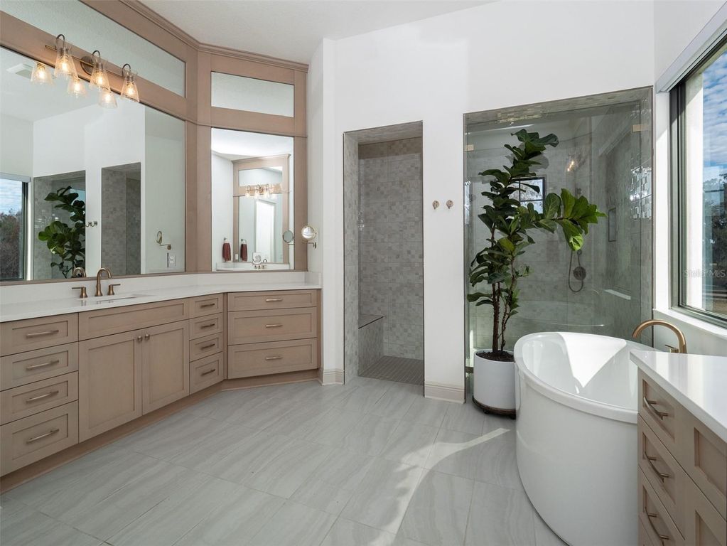 Image 13 of property listing at 11920 SE 22ND AVENUE ROAD, Ocala, FL 34480