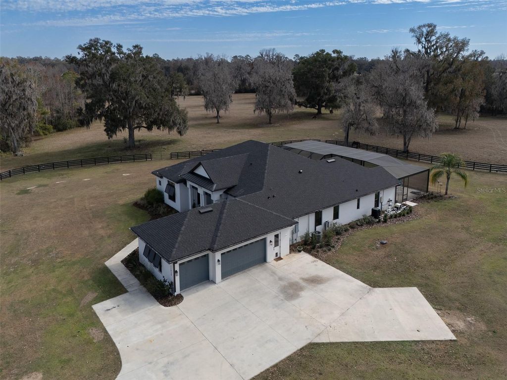 Image 26 of property listing at 11920 SE 22ND AVENUE ROAD, Ocala, FL 34480