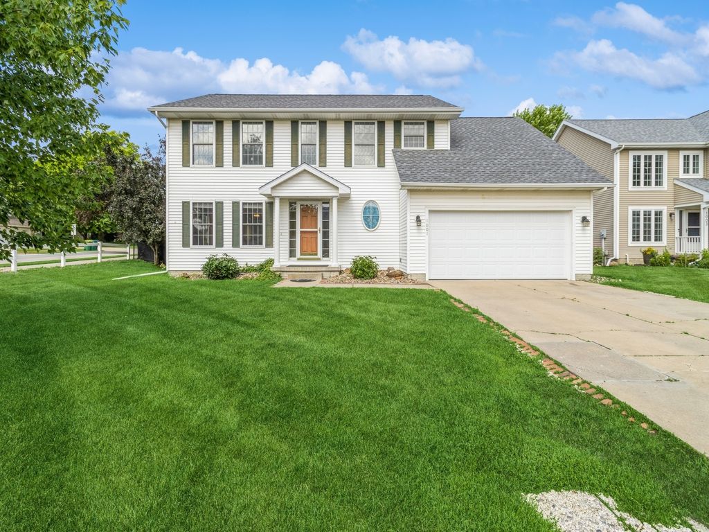 1001 N 9th Street, Indianola, IA 50125