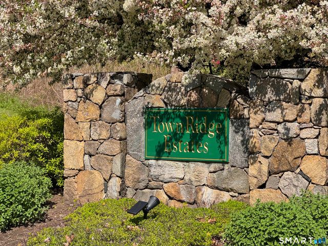11 Meredith Lane, New Milford, CT 06776