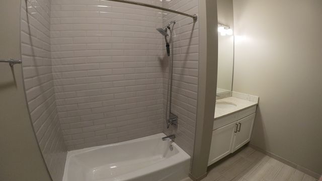 2050 N Clark Street 302, Chicago, IL 60614