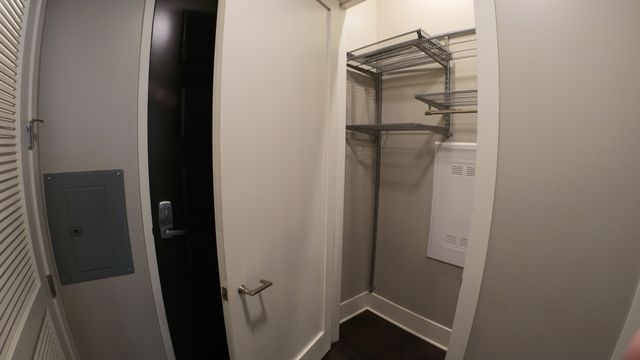 2050 N Clark Street 302, Chicago, IL 60614