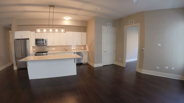 2050 N Clark Street 302, Chicago, IL 60614