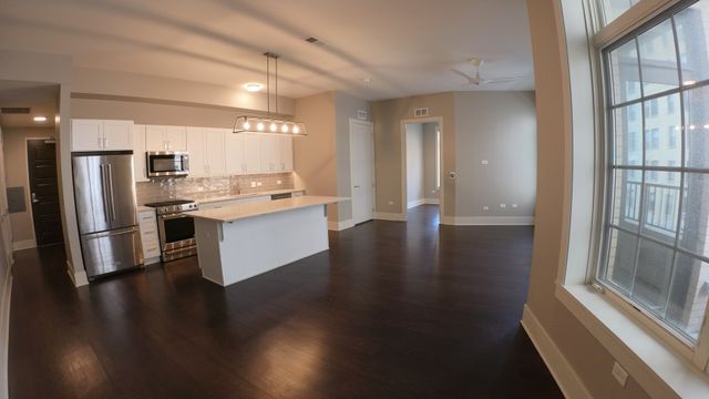 2050 N Clark Street 302, Chicago, IL 60614