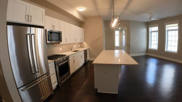 2050 N Clark Street 302, Chicago, IL 60614